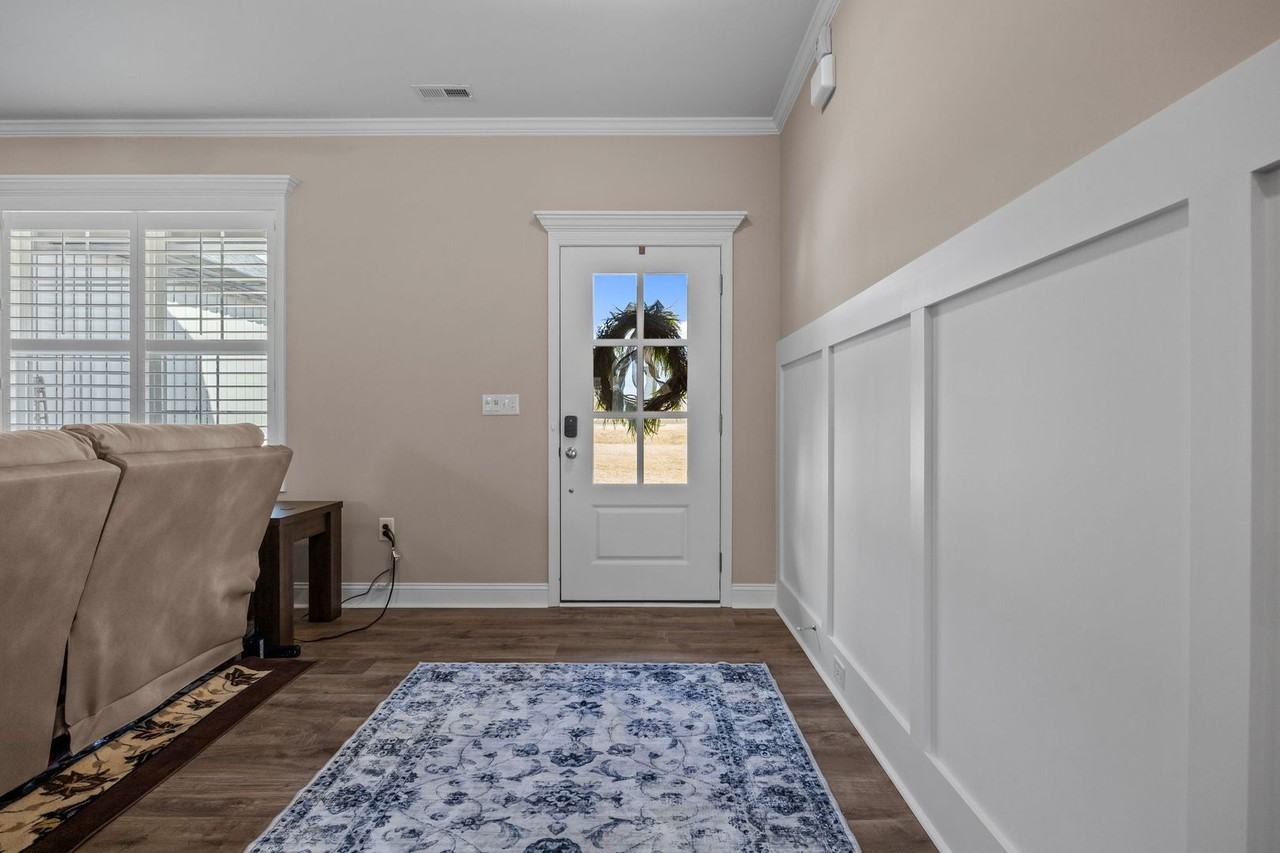 244 Hazelwood Rd - Photo 5 of 40