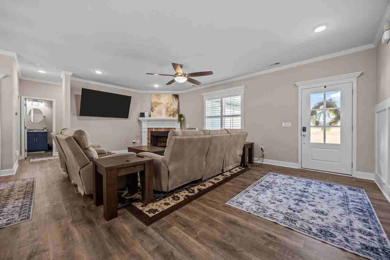 244 Hazelwood Rd - Photo 6 of 40