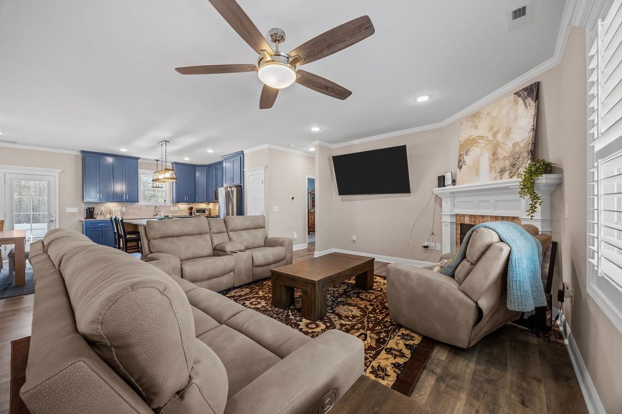 244 Hazelwood Rd - Photo 7 of 40