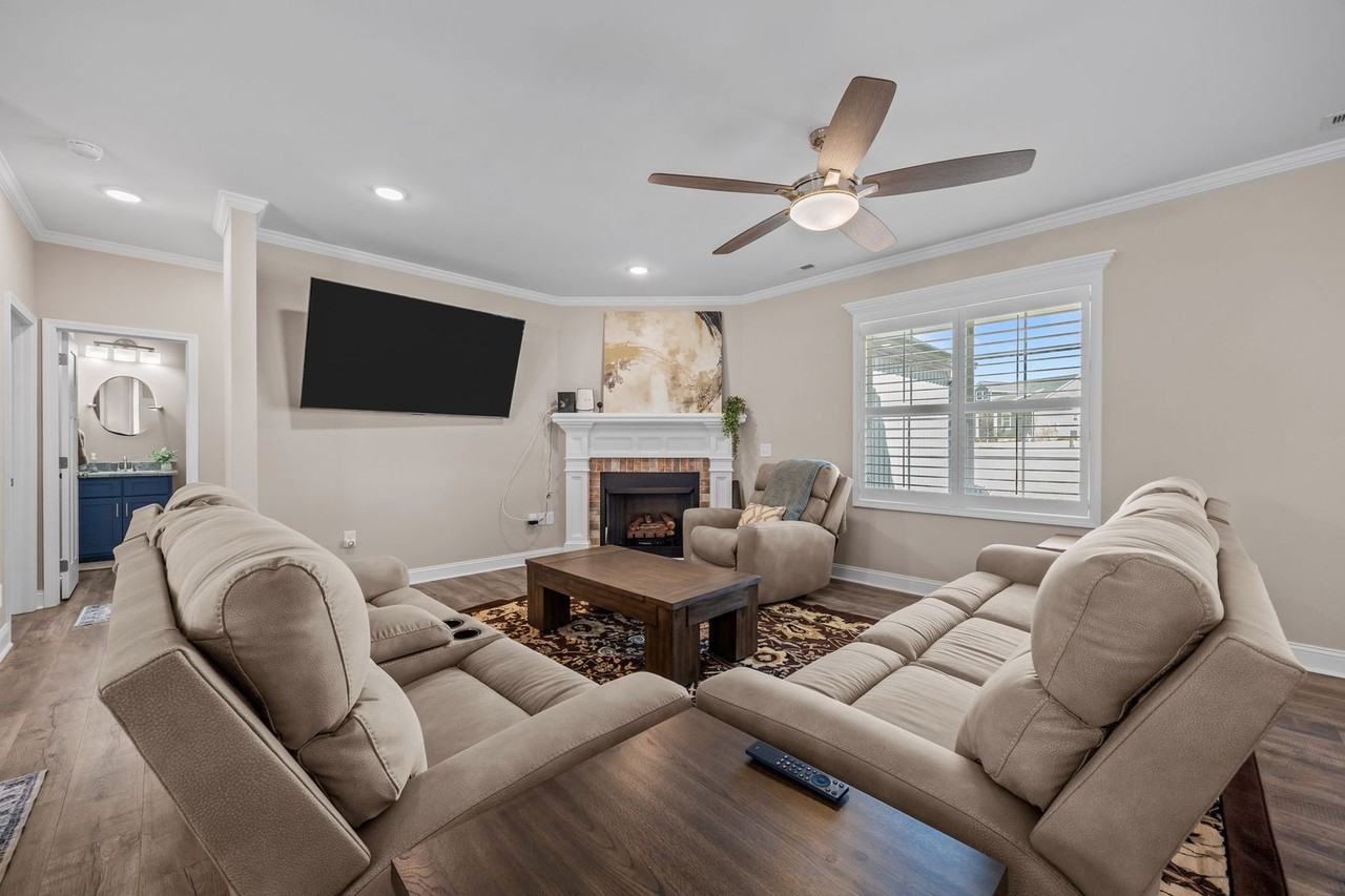244 Hazelwood Rd - Photo 7 of 40