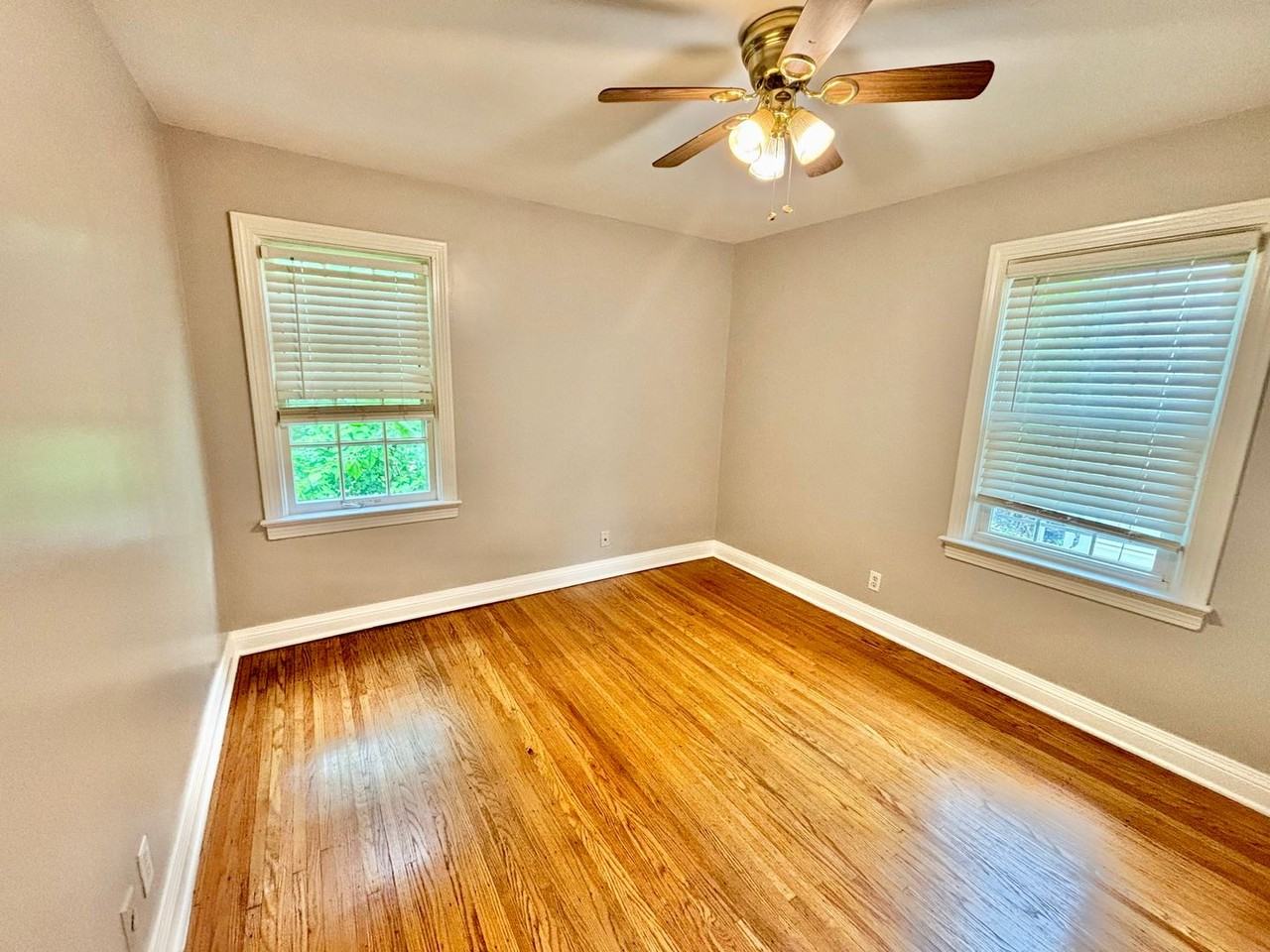 1104 Berry Blvd - Photo 2 of 9