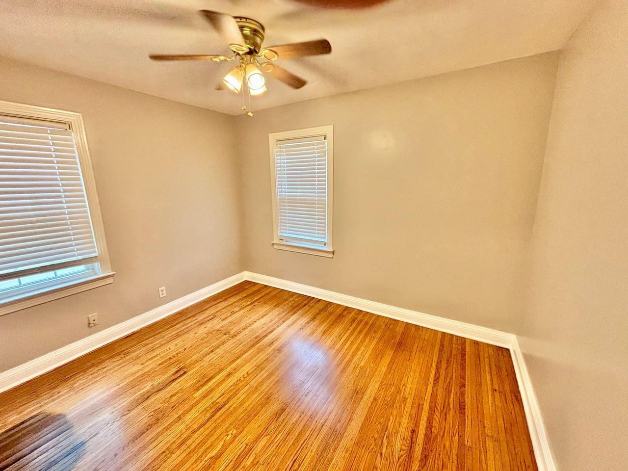 1104 Berry Blvd - Photo 3 of 9