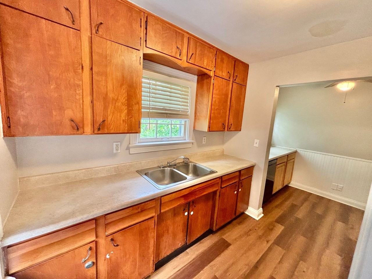 1104 Berry Blvd - Photo 6 of 9