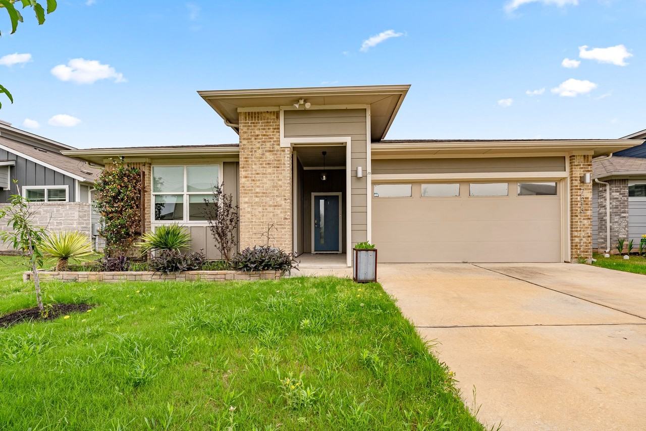 7513 Smallwood Dr - Photo 2 of 21