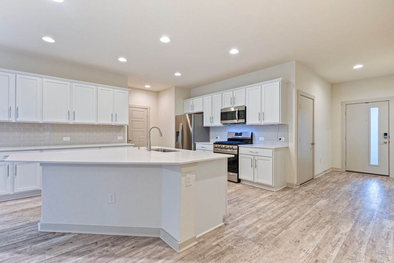 7513 Smallwood Dr - Photo 3 of 21