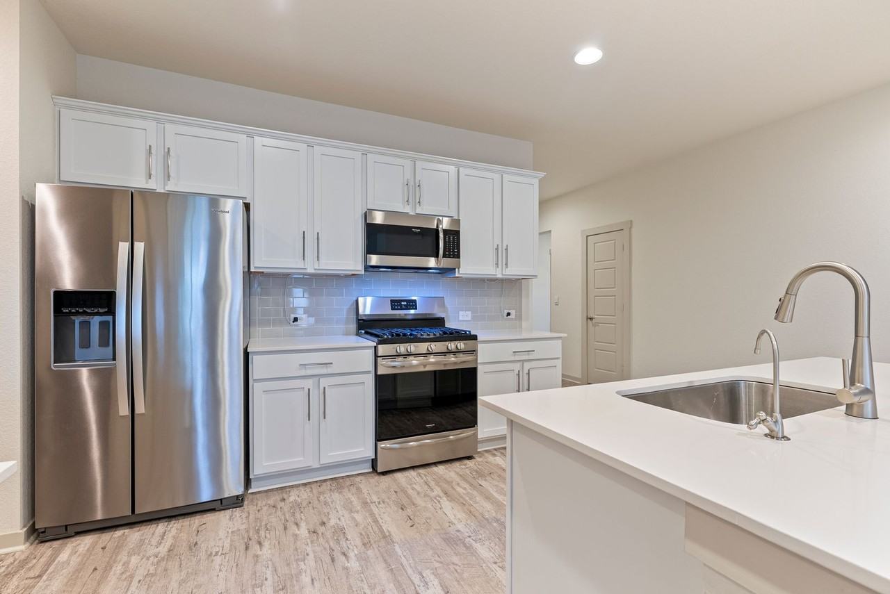 7513 Smallwood Dr - Photo 5 of 21