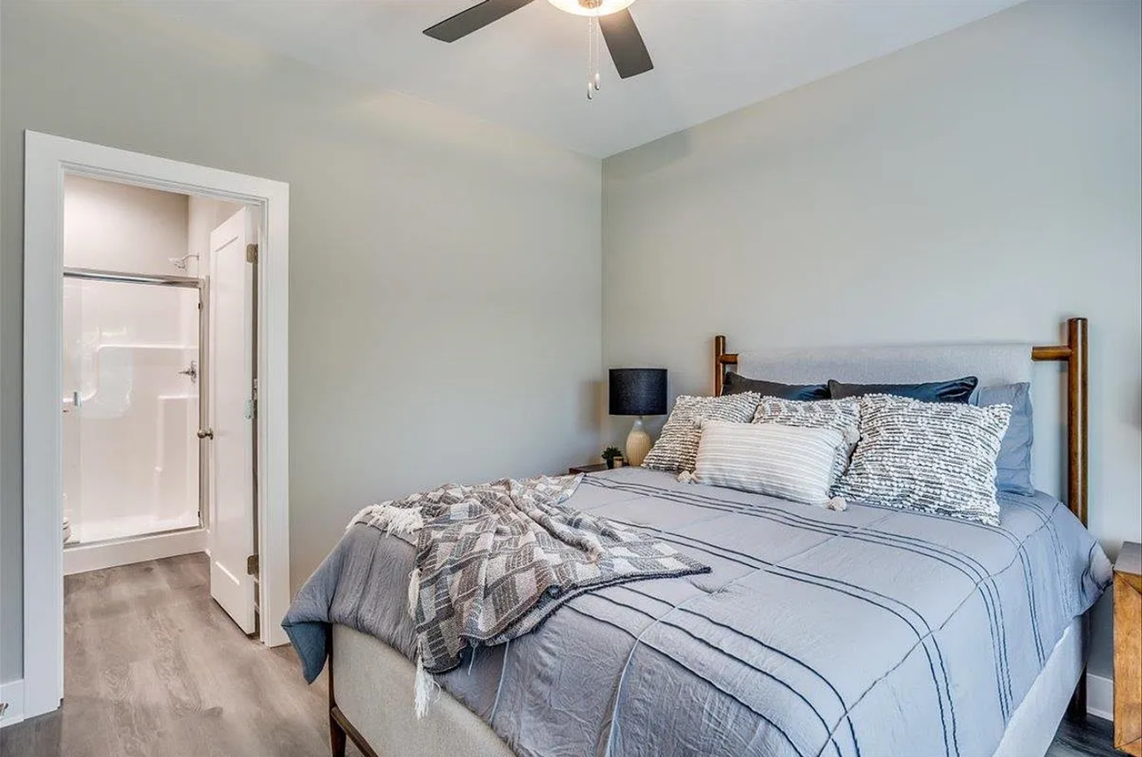 4948 N Vassar St - Photo 7 of 20
