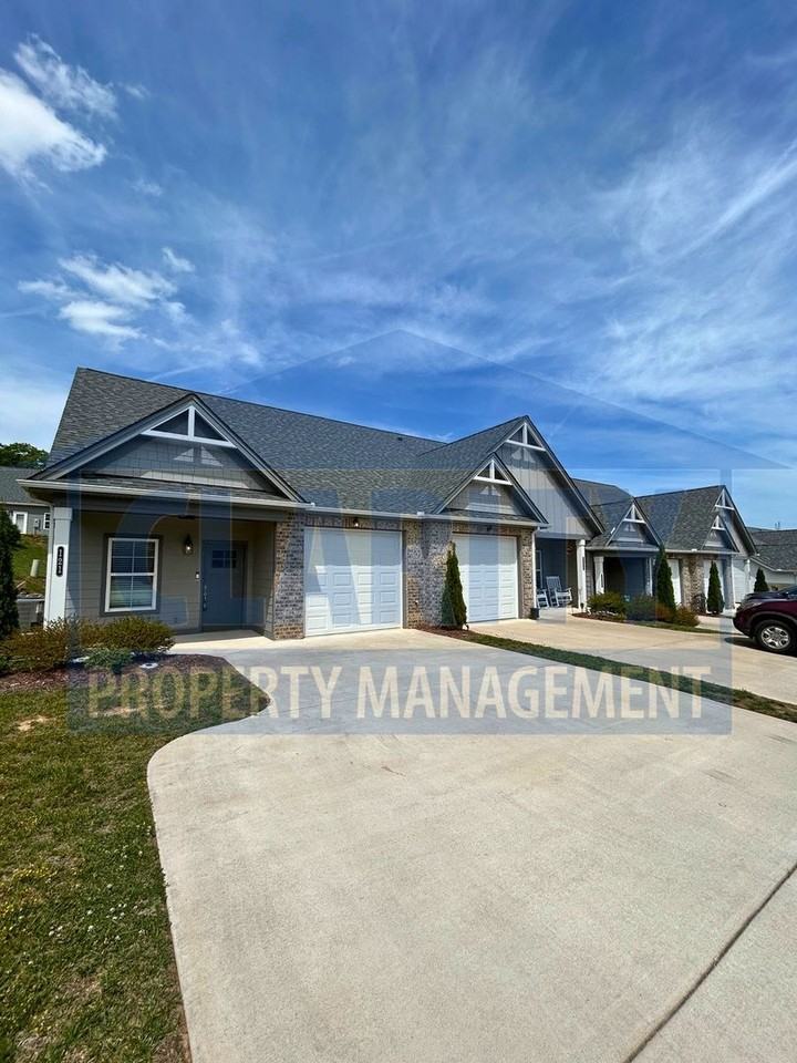 121 Bellingham Cv Ne - Photo 2 of 24