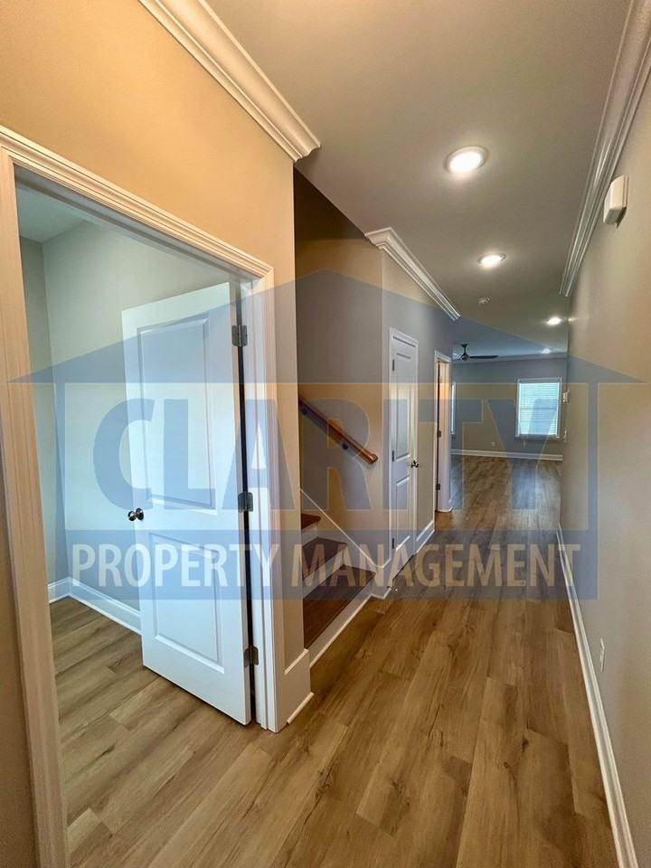 121 Bellingham Cv Ne - Photo 6 of 24