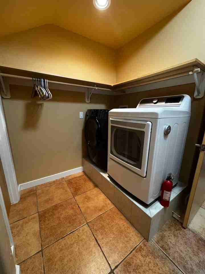 78 Jameson Dr - Photo 4 of 33