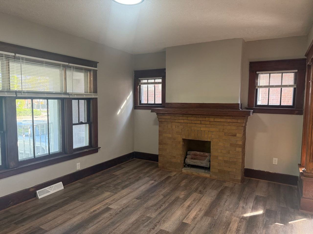 1111 Brown Ave - Photo 2 of 13