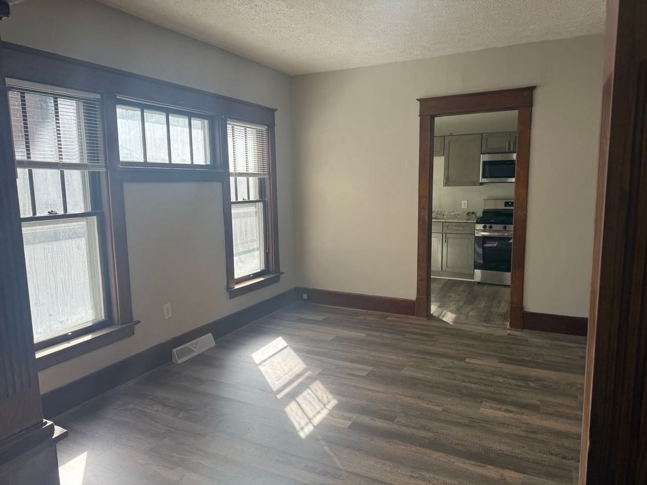 1111 Brown Ave - Photo 6 of 13