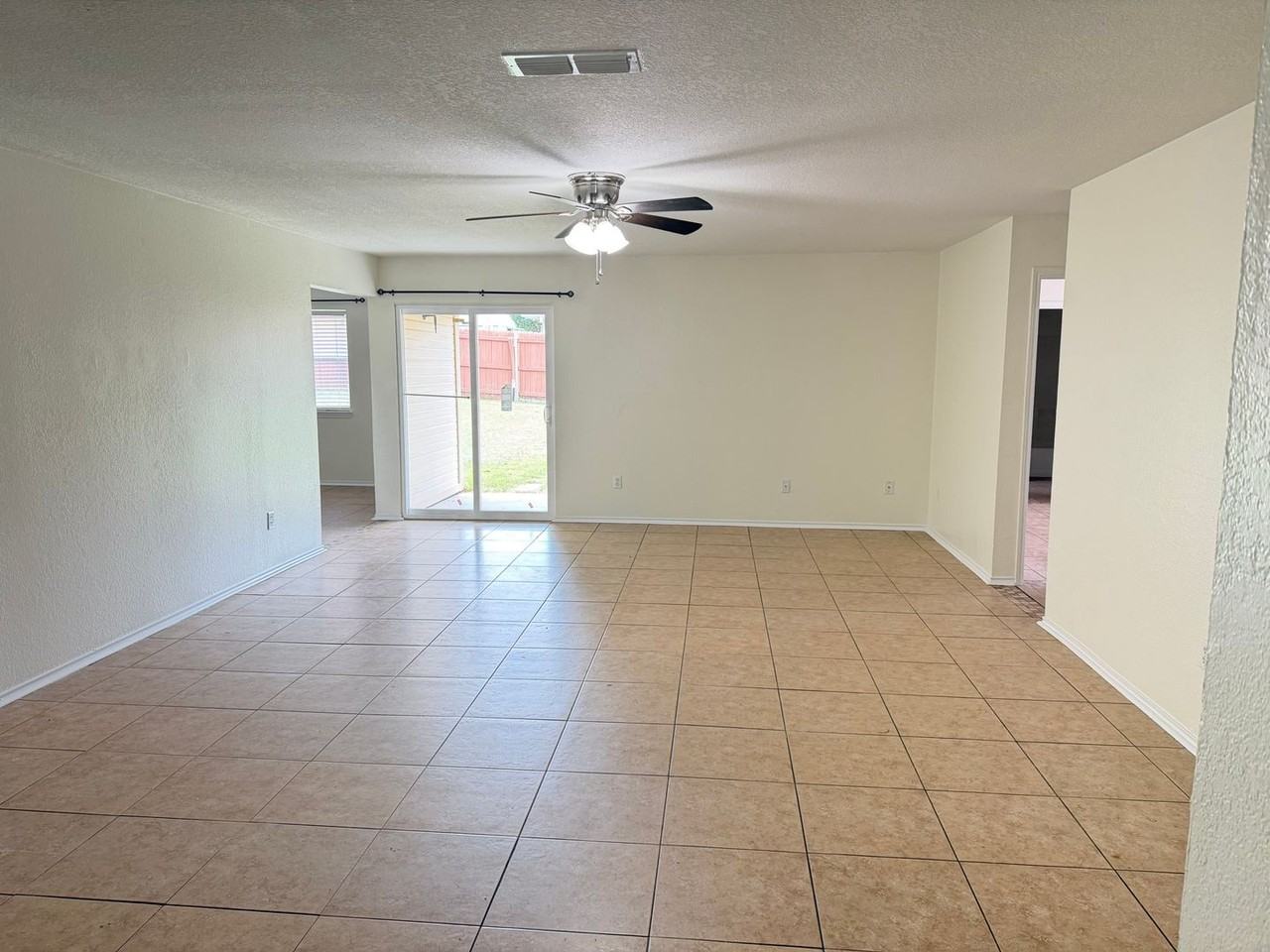 2602 Bigleaf Dr - Photo 2 of 15