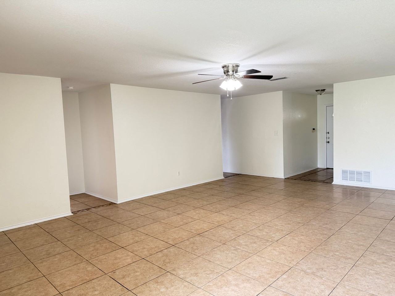 2602 Bigleaf Dr - Photo 3 of 15