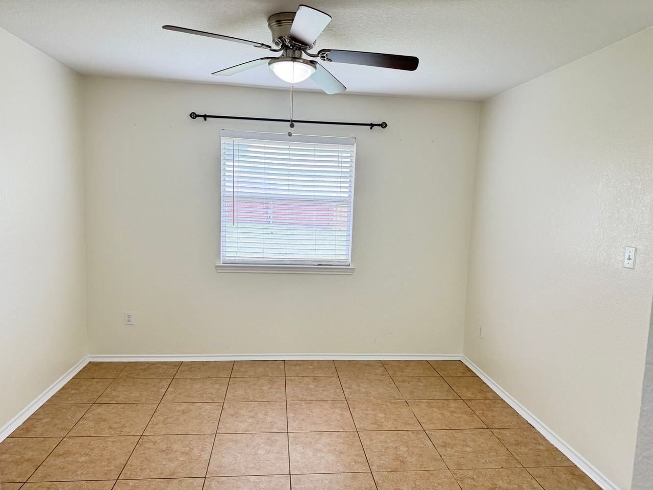 2602 Bigleaf Dr - Photo 6 of 15
