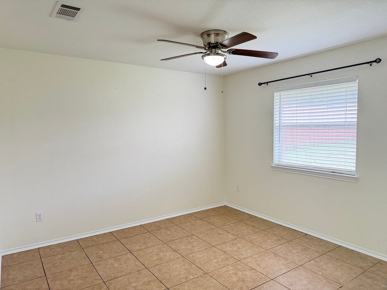 2602 Bigleaf Dr - Photo 7 of 15