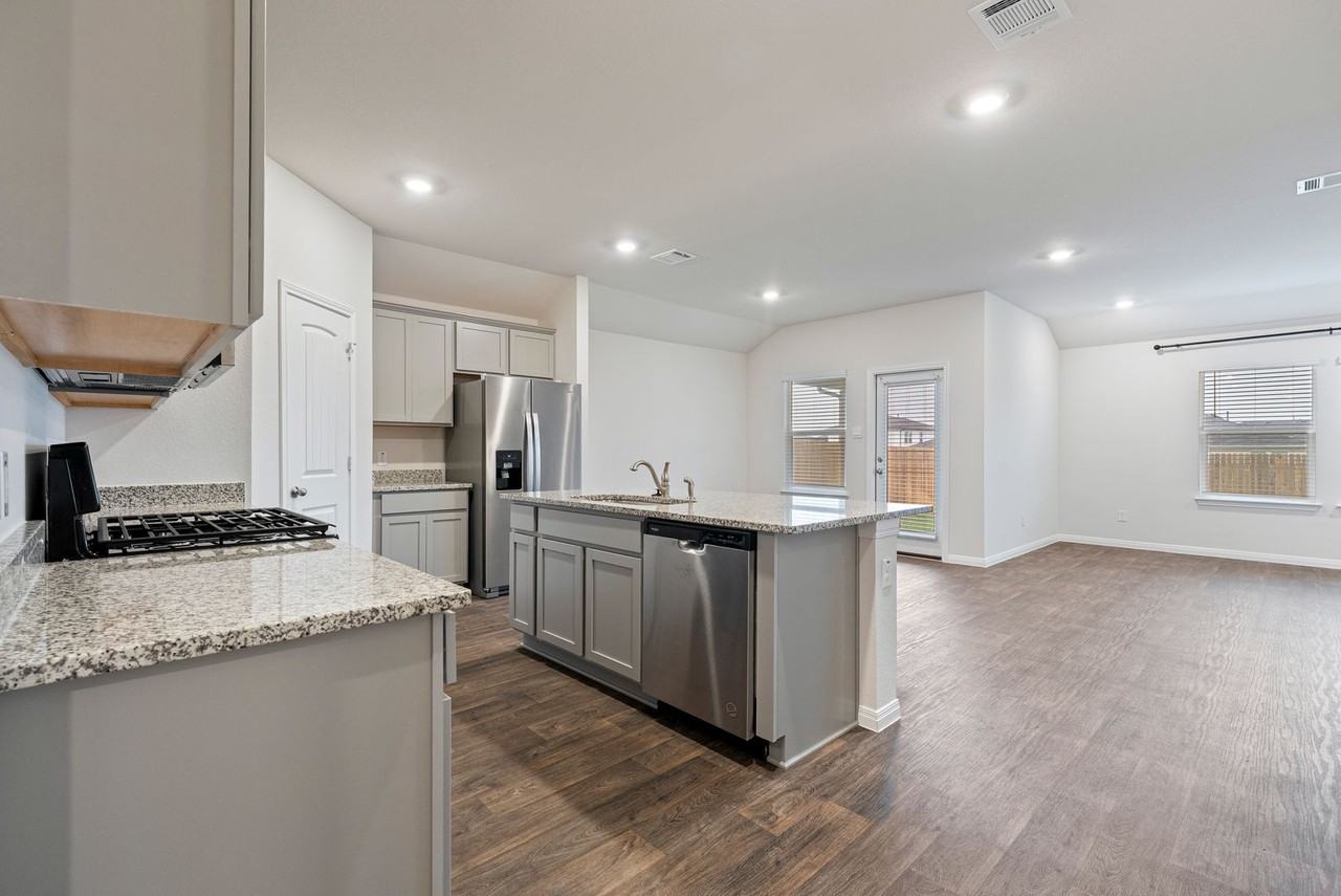 176 Texas Palmetto Cir - Photo 4 of 20
