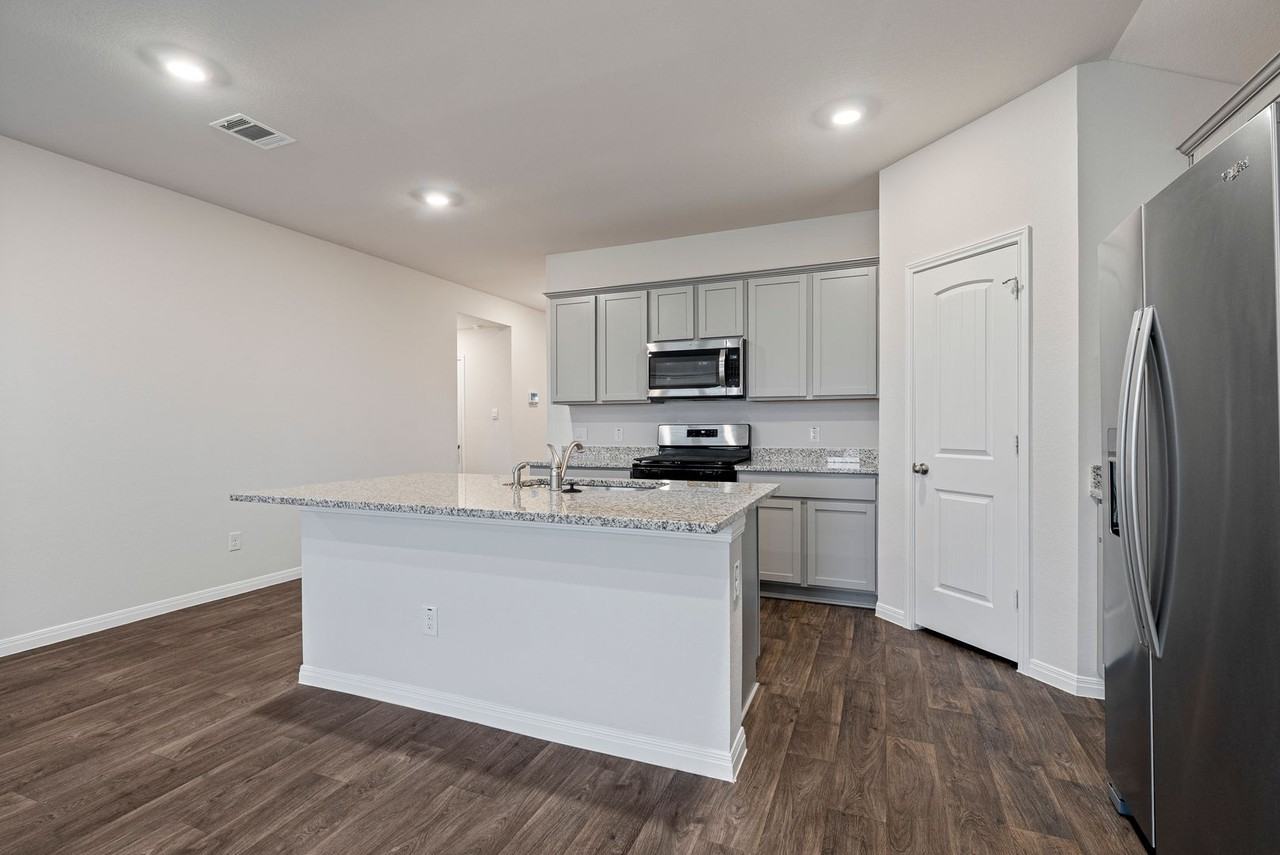 176 Texas Palmetto Cir - Photo 5 of 20