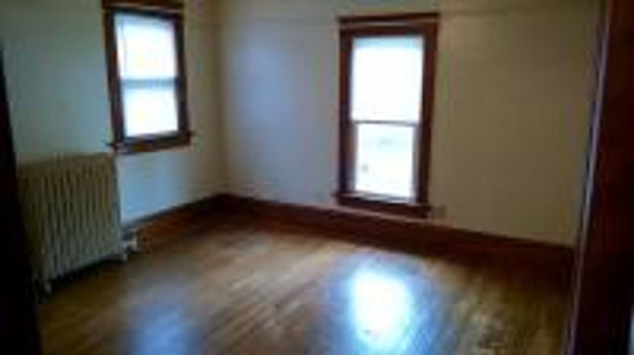 603 1/2 Iowa St - Photo 2 of 7