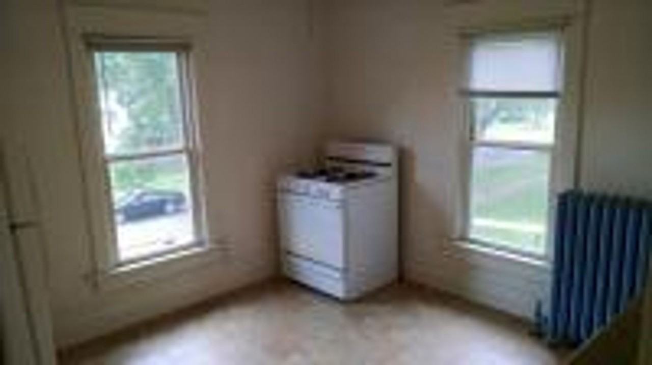 603 1/2 Iowa St - Photo 4 of 7