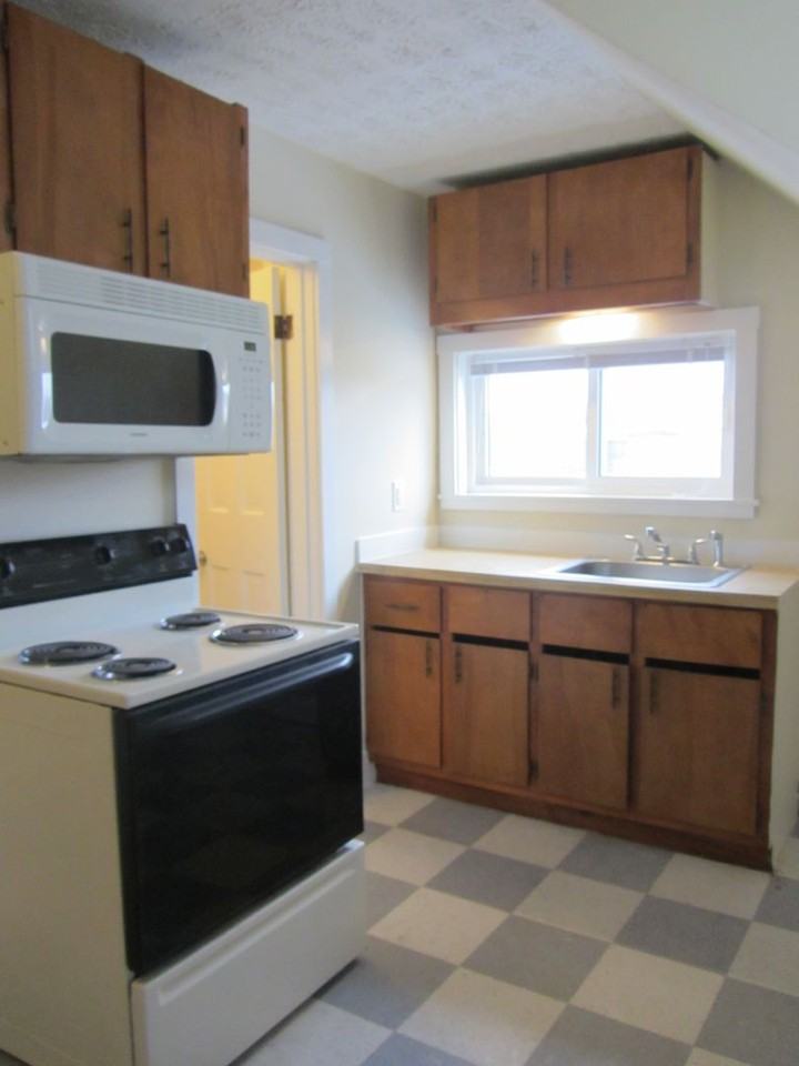 406 Main St - Photo 2 of 12