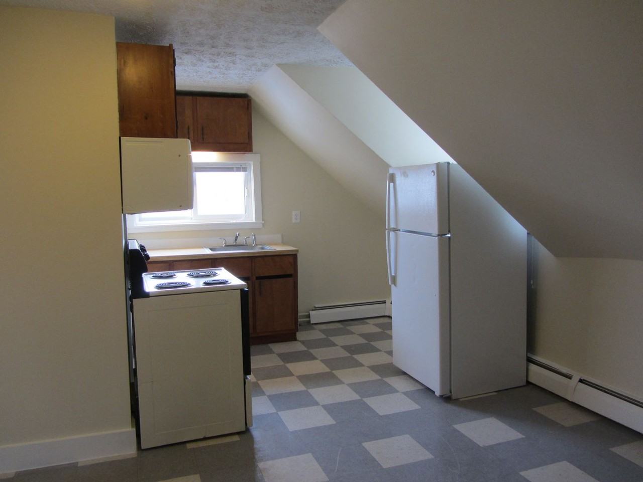 406 Main St - Photo 3 of 12