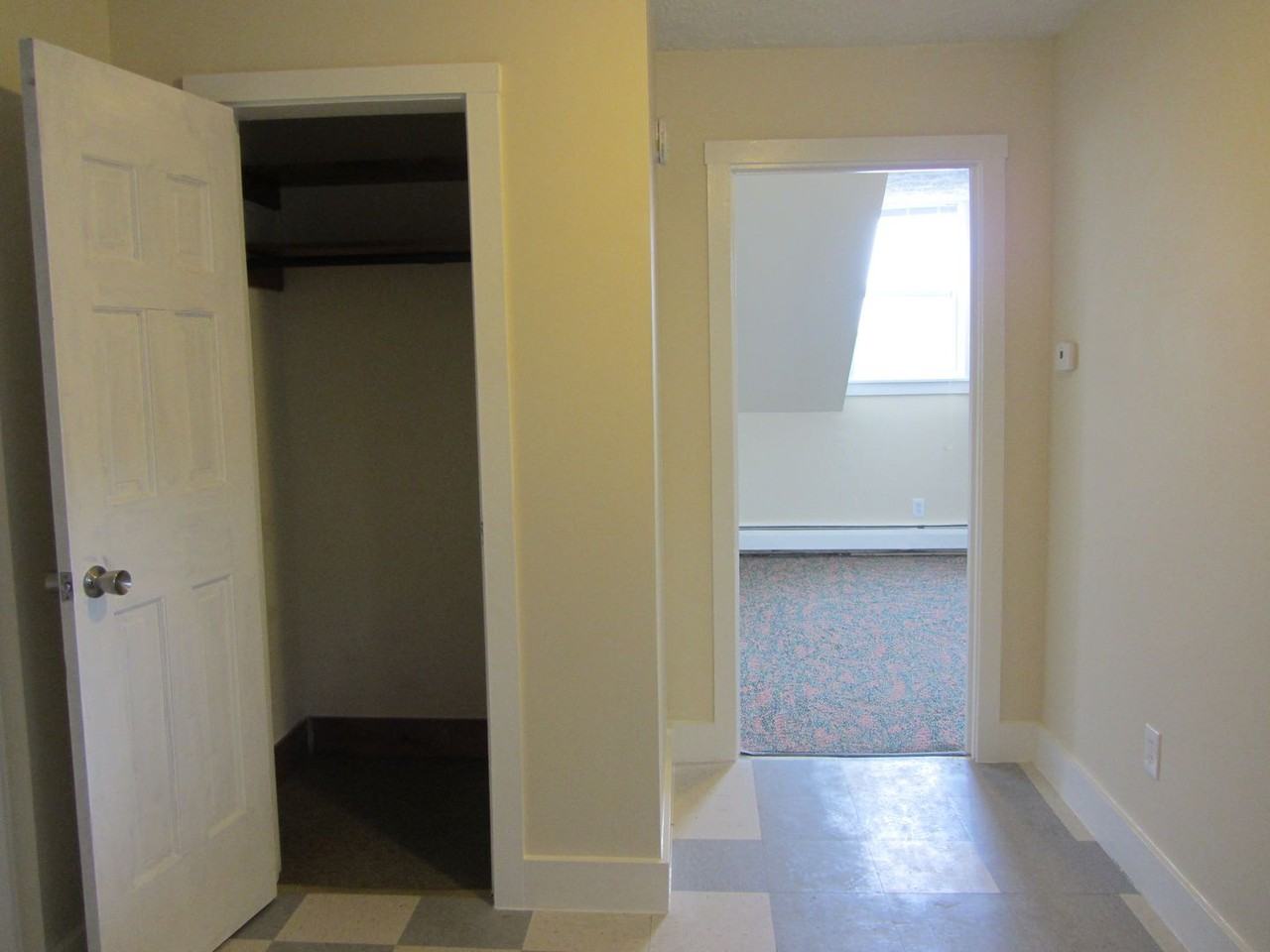 406 Main St - Photo 5 of 12