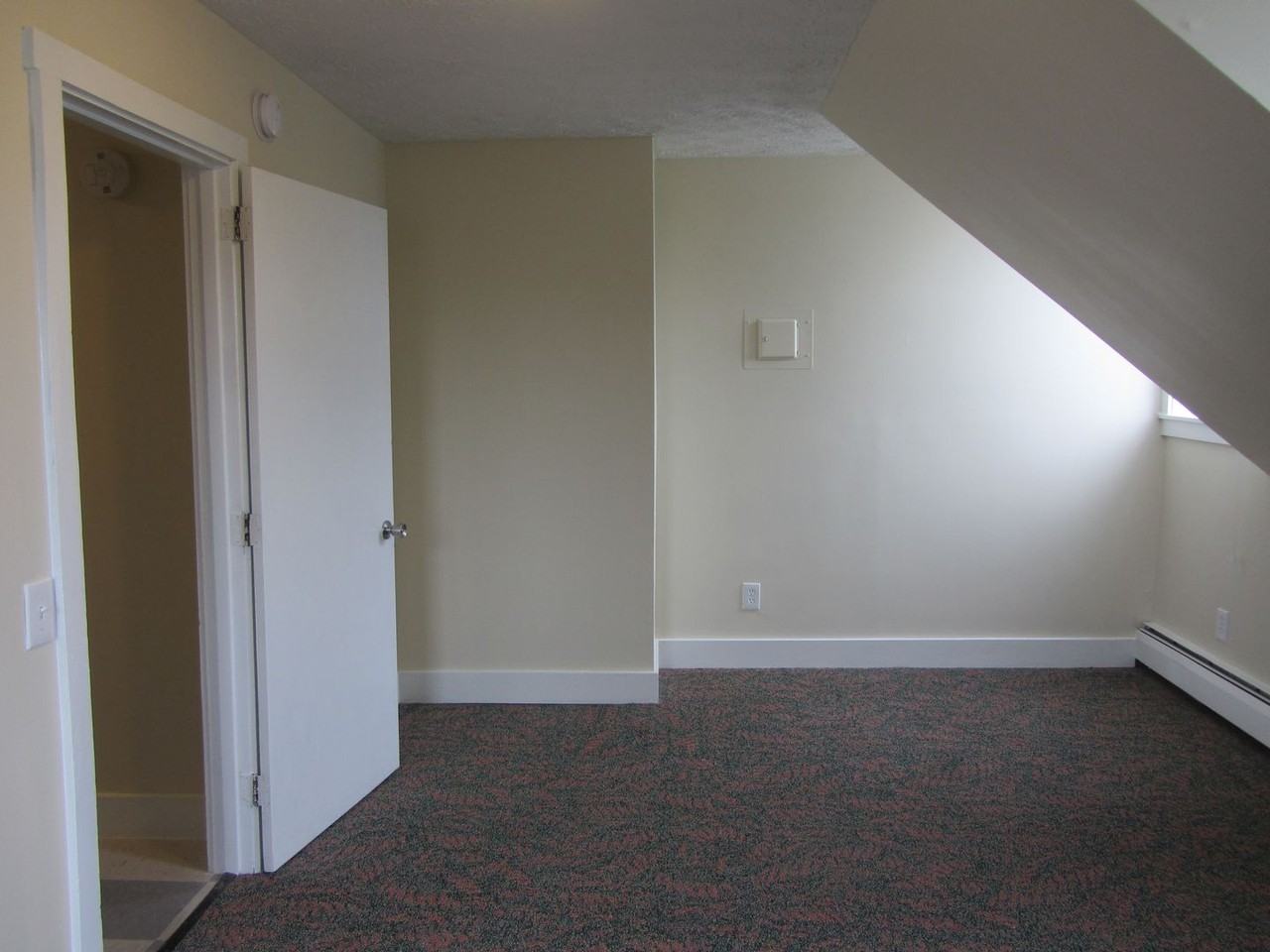 406 Main St - Photo 6 of 12