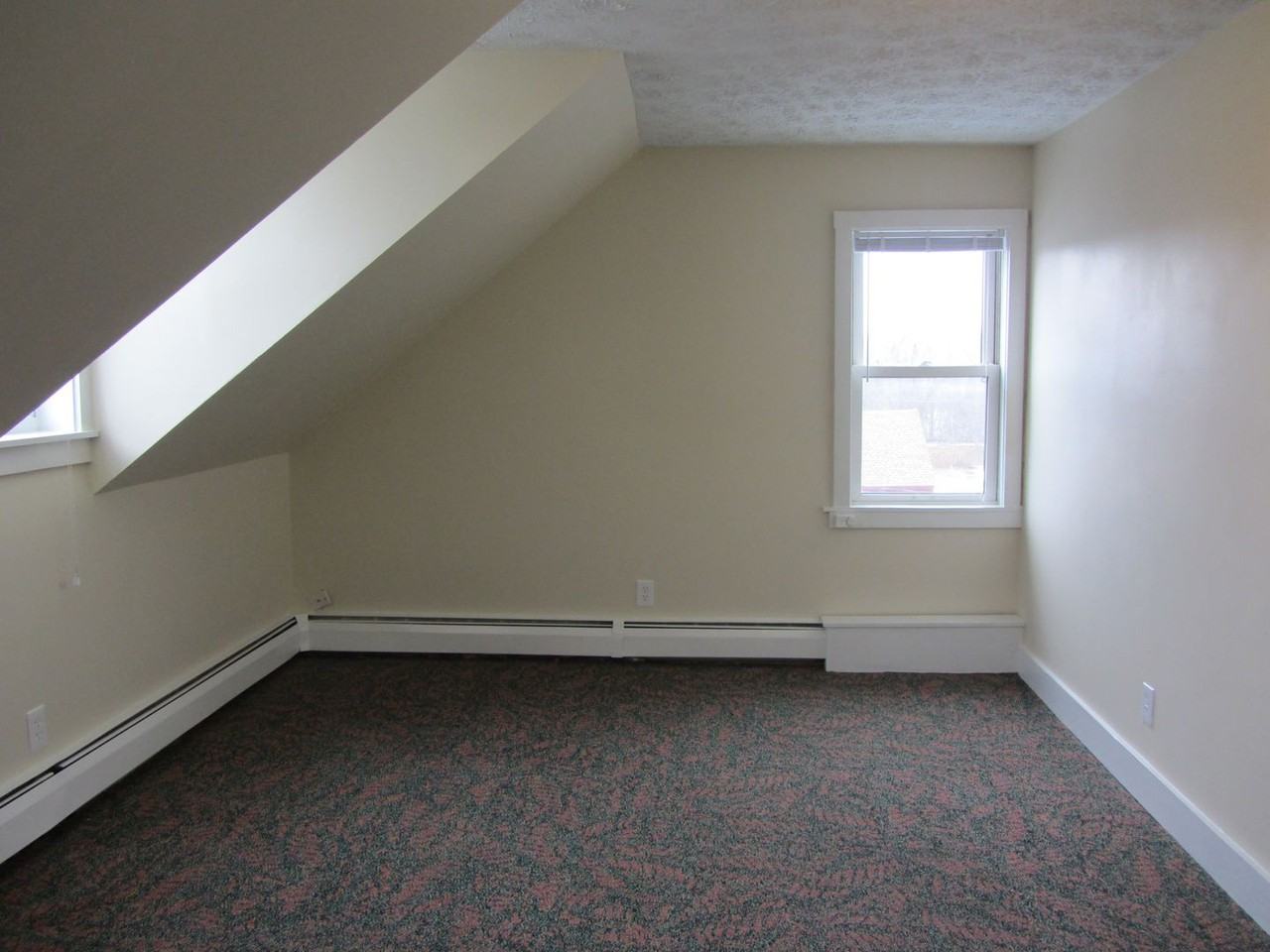 406 Main St - Photo 7 of 12