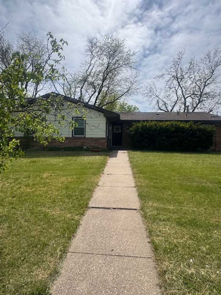 5321 Michael Cir - Photo 2 of 21