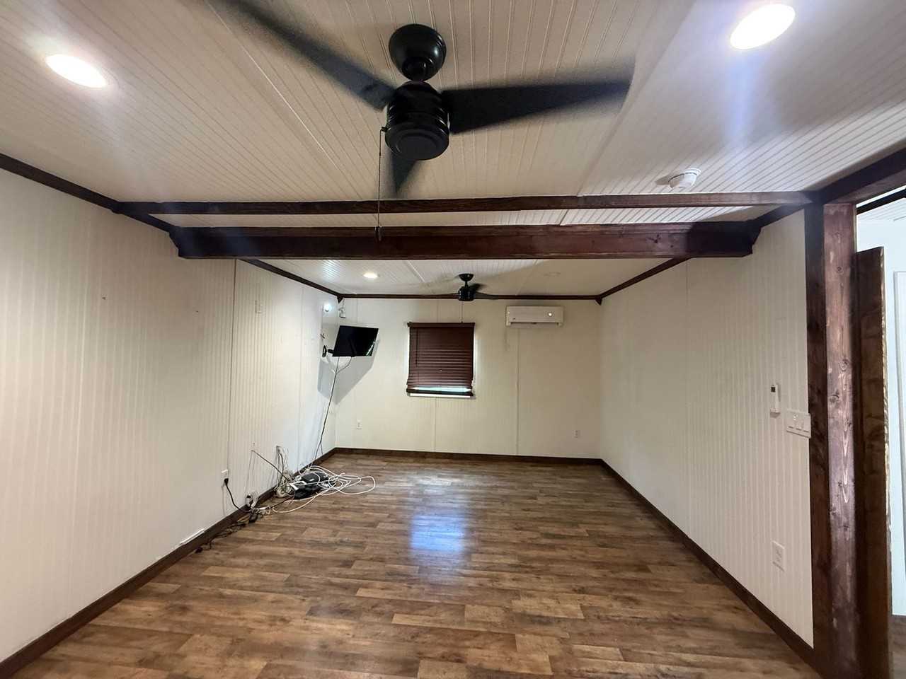 18312 Hollister Rd - Photo 3 of 6