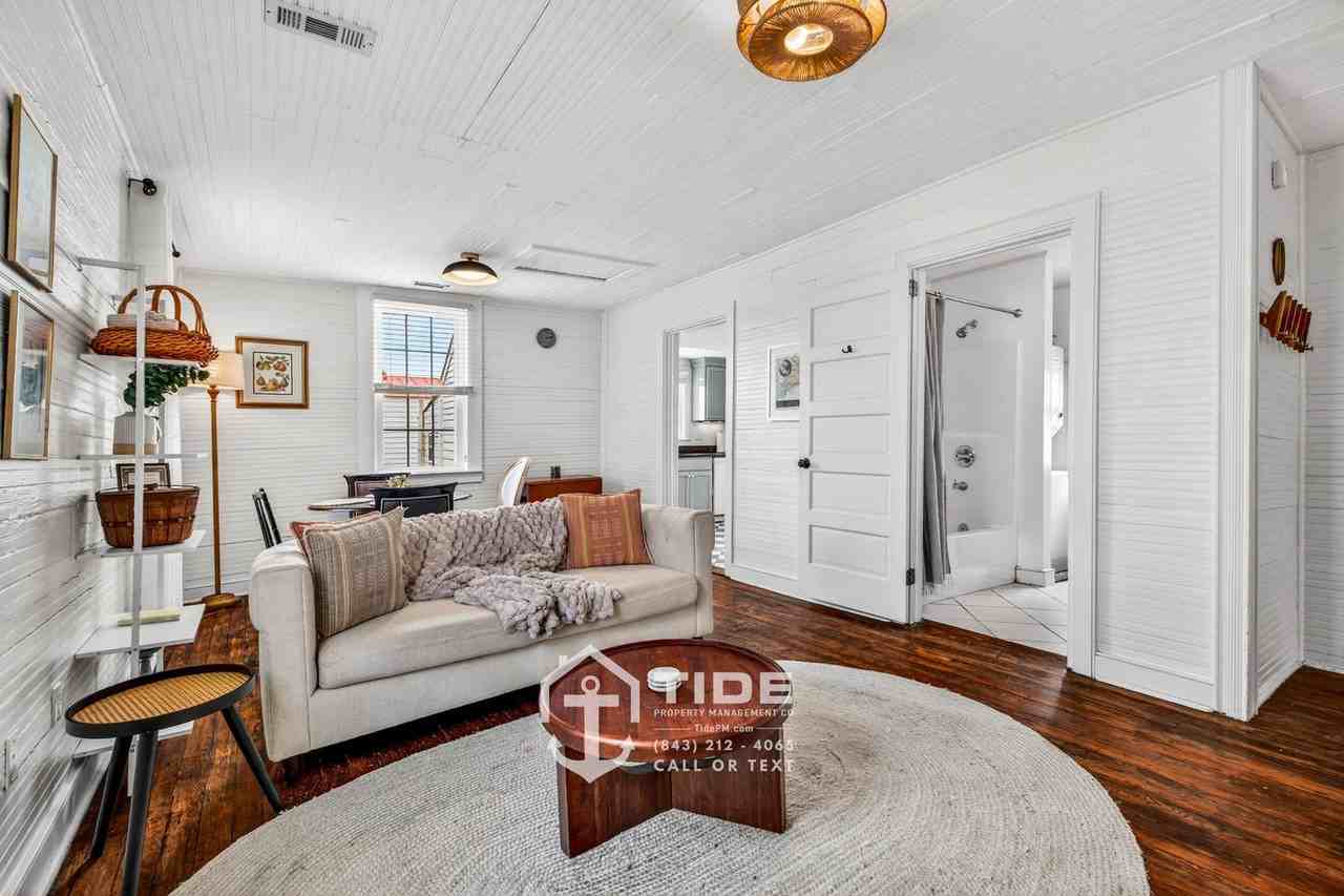 107 Line St - Photo 5 of 21