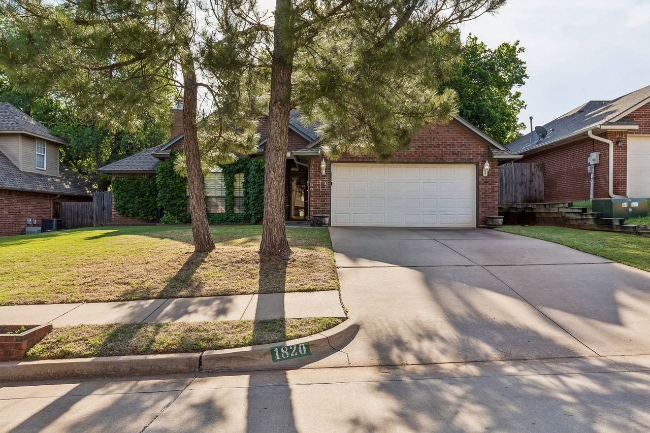 1820 Chelsea Dr - Photo 3 of 44
