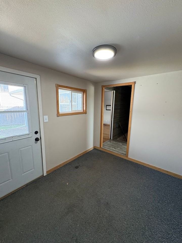 1518 7th Ave Nw - Photo 5 of 18