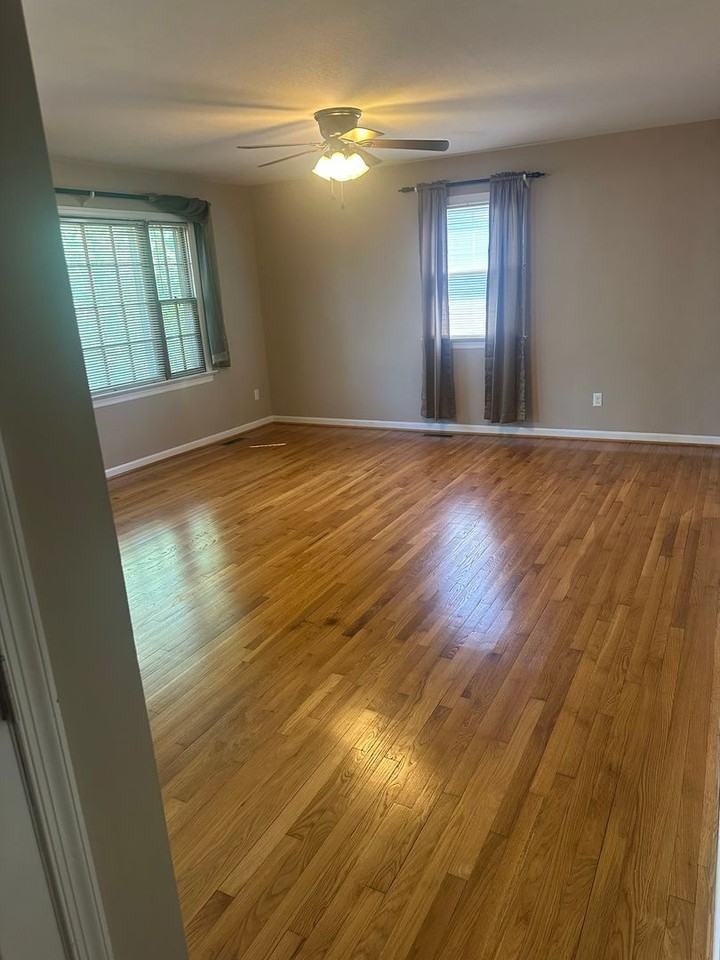205 Bridge St - Photo 3 of 17