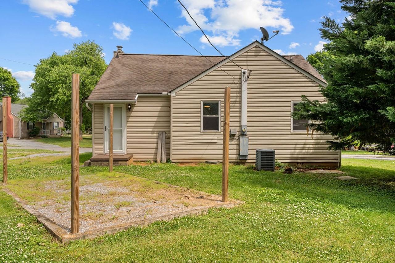 1835 Dalton St - Photo 4 of 18