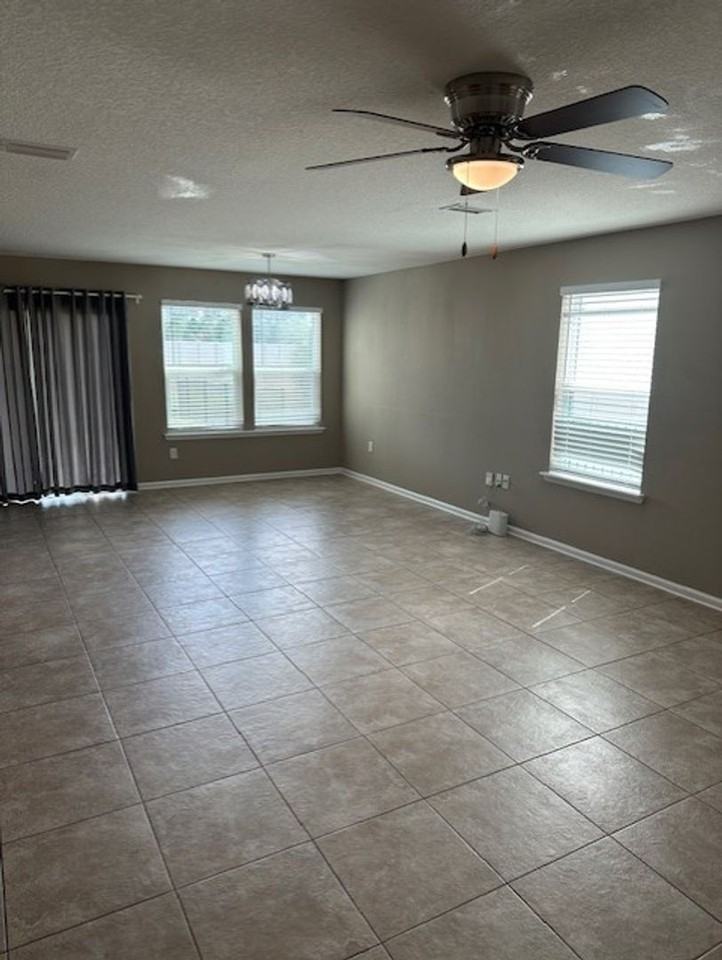 9670 Freefall Rd - Photo 4 of 32