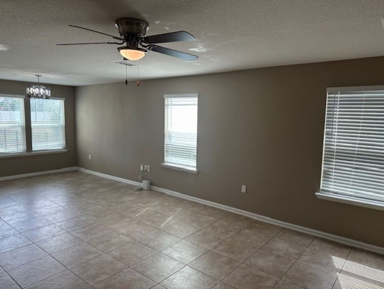 9670 Freefall Rd - Photo 5 of 32