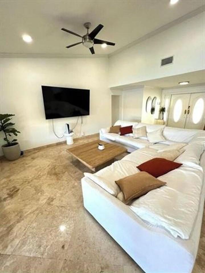 512 512 NW 104th Avenue Ave #0 - Photo 3 of 14