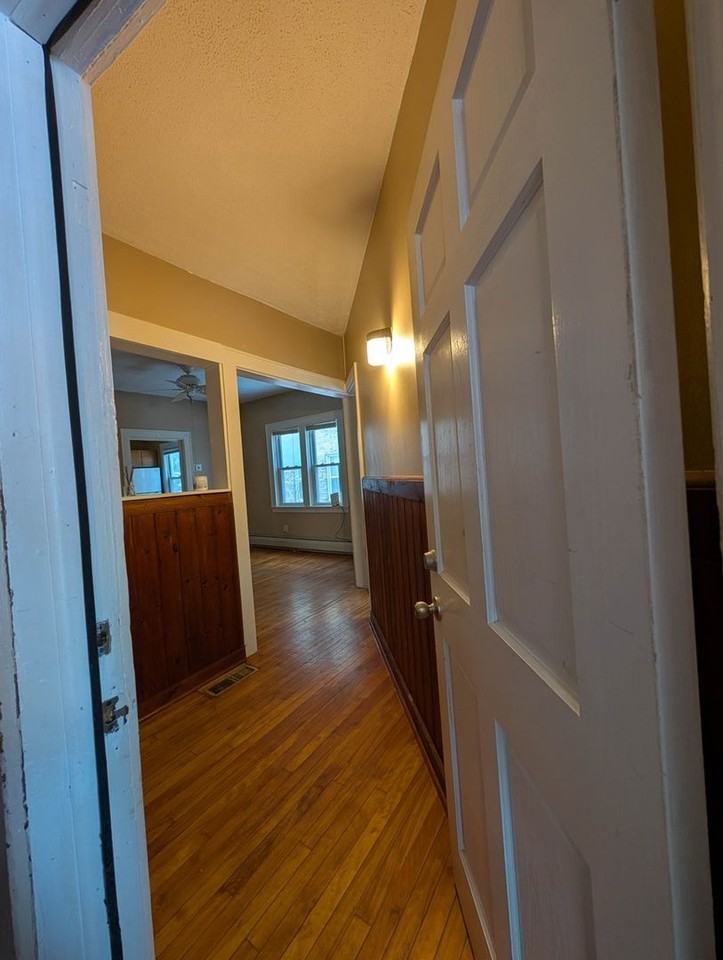 612 7th St Se - Photo 3 of 18