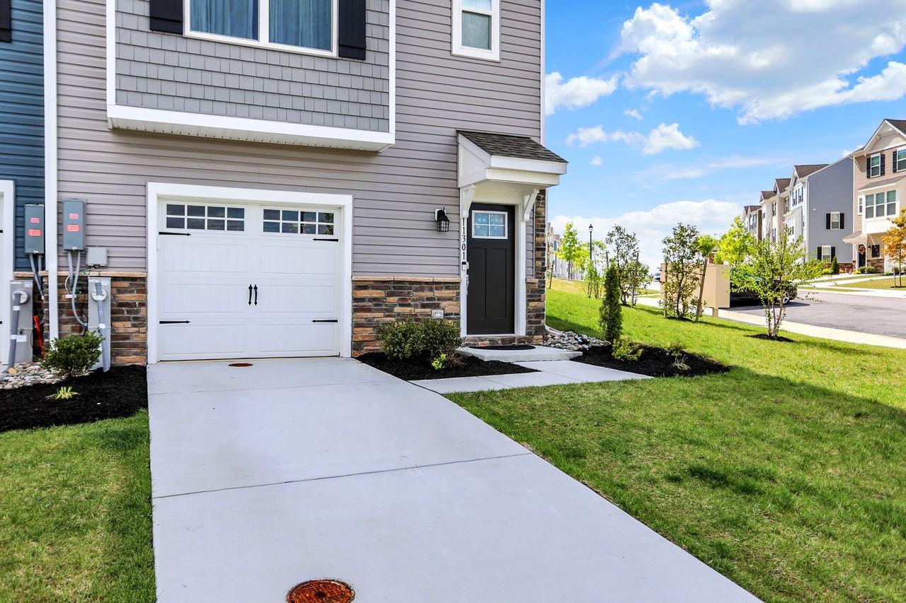 11301 Carobel Ct - Photo 6 of 35