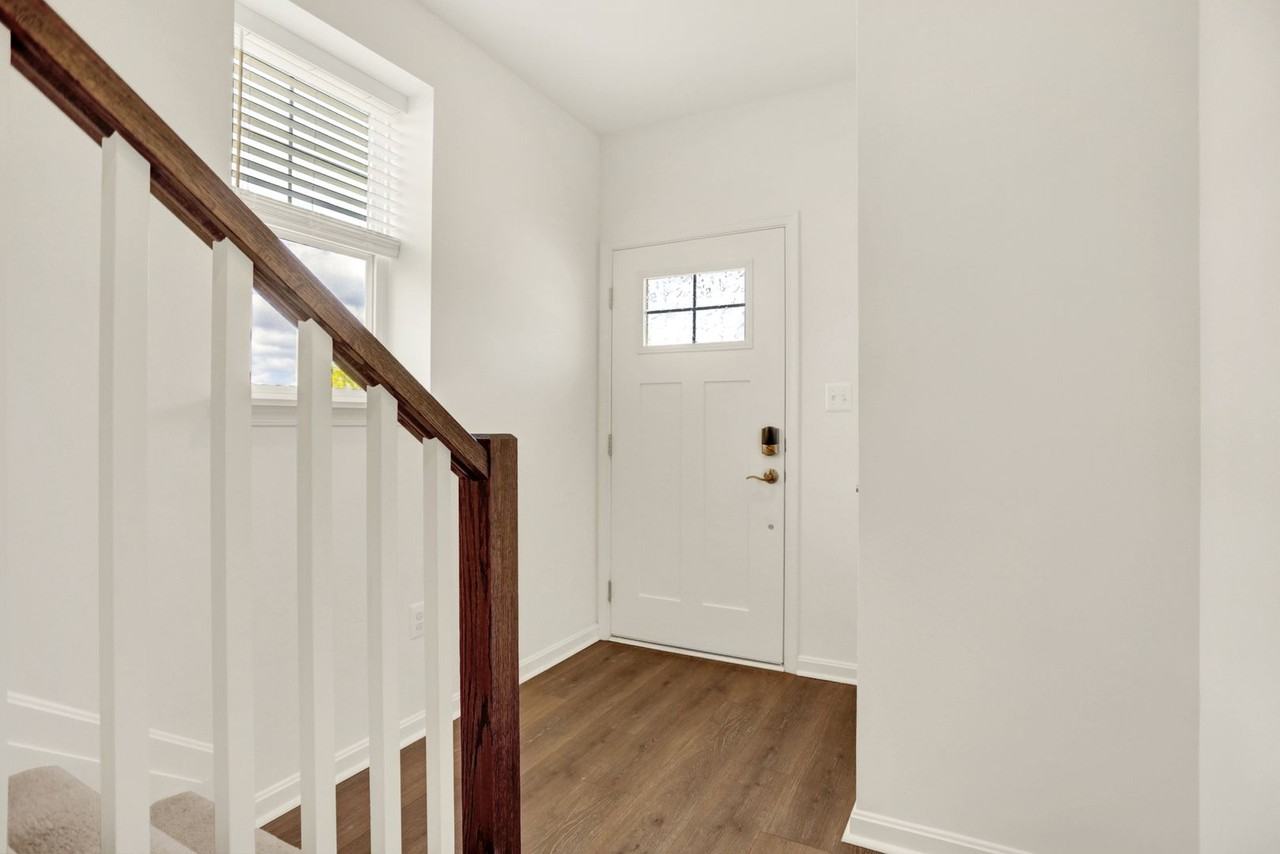 11301 Carobel Ct - Photo 7 of 35