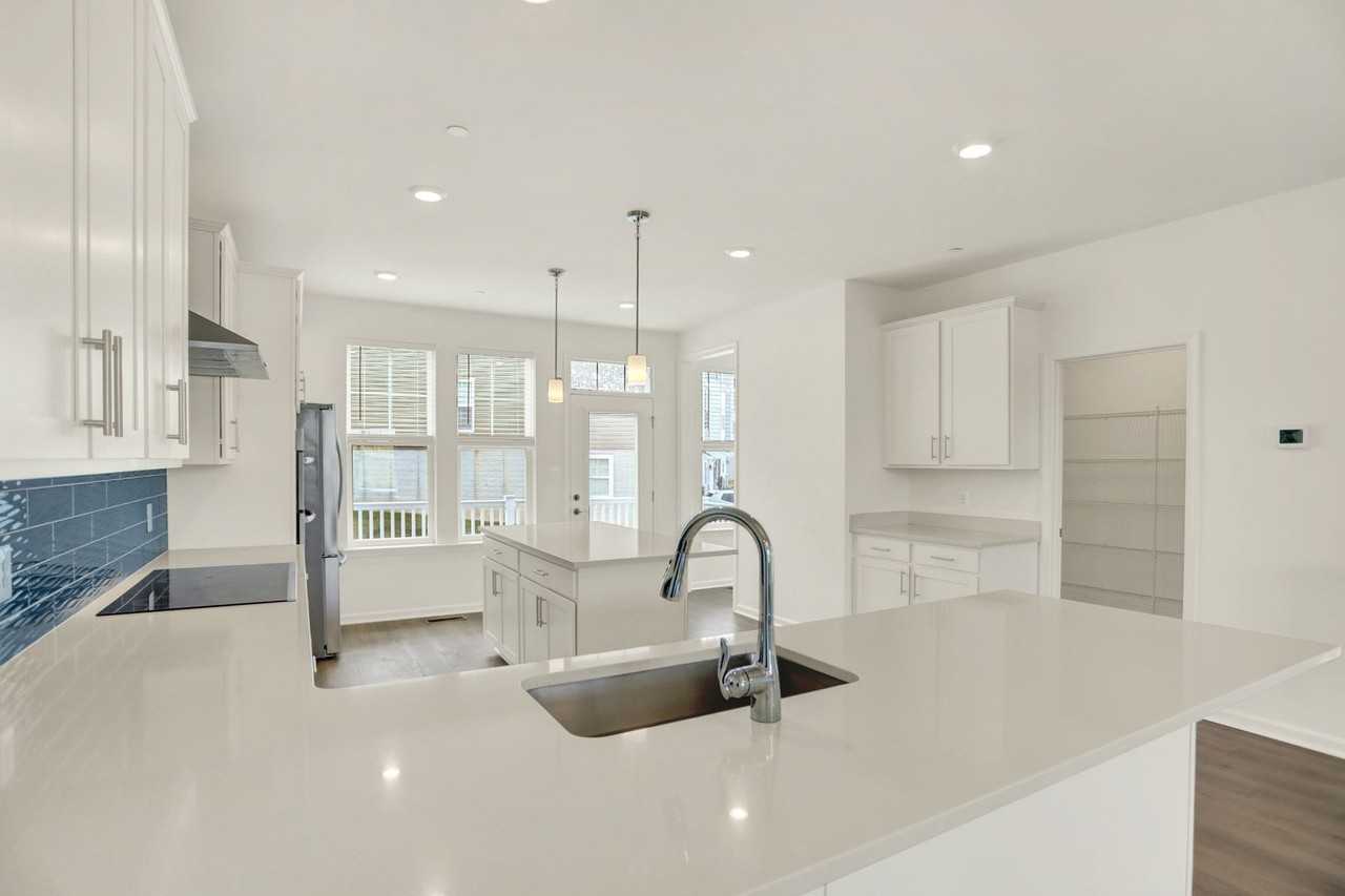 11301 Carobel Ct - Photo 2 of 35