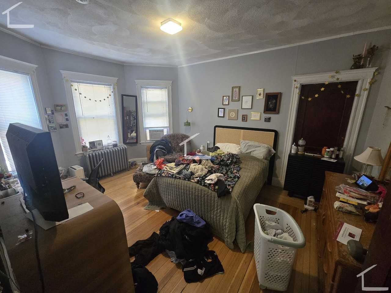 214 Kelton St - Photo 2 of 17