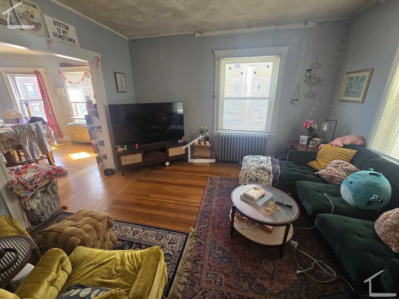 214 Kelton St - Photo 3 of 17