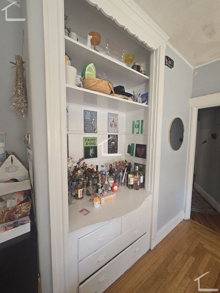 214 Kelton St - Photo 5 of 17