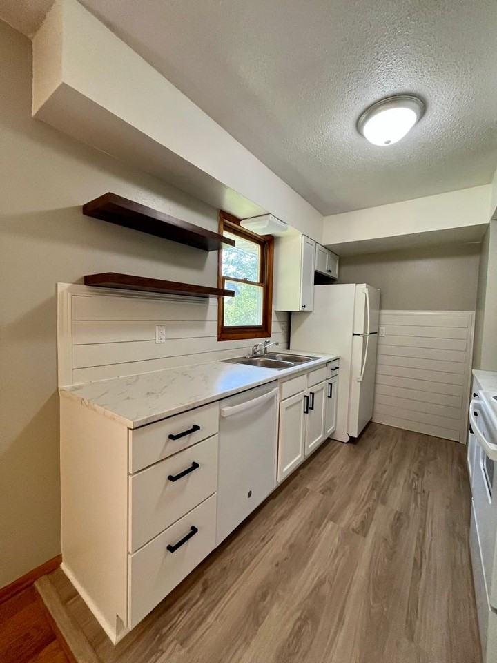 340 Hillcrest Dr - Photo 5 of 13
