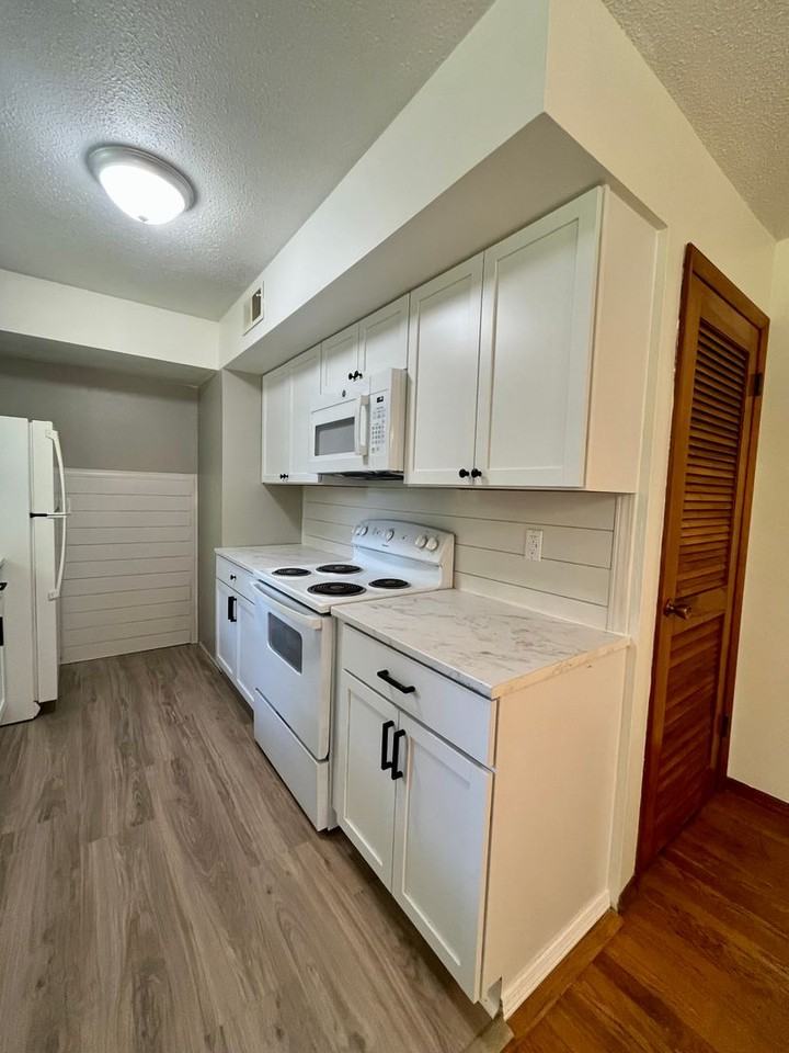 340 Hillcrest Dr - Photo 6 of 13