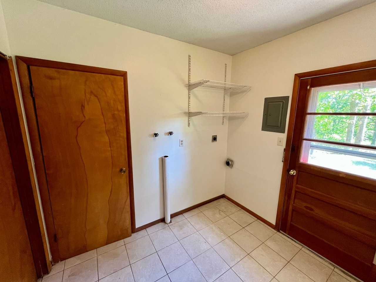 340 Hillcrest Dr - Photo 7 of 13