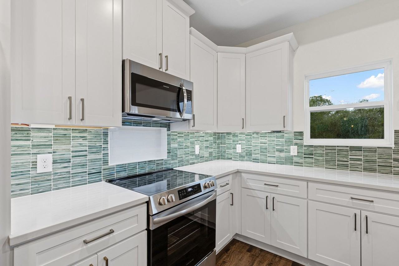 5718 Barkridge Dr - Photo 3 of 44
